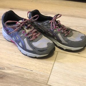 Women’s ASICS size 9 gel venture 6 lightly worn